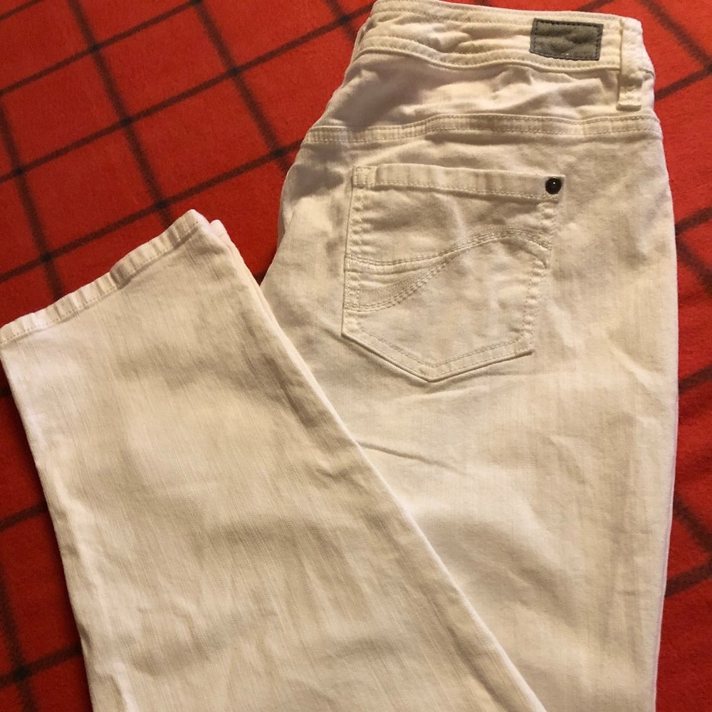 Bandolino Women 16 Stretch Boyfriend Quality Jeans